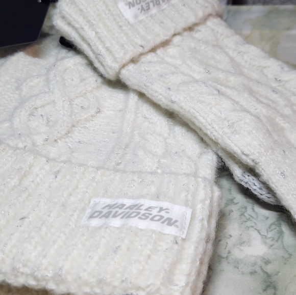 Harley- davidson White sparkly Knit Hat Gloves Set ( One Size ) - Picture 7 of 10